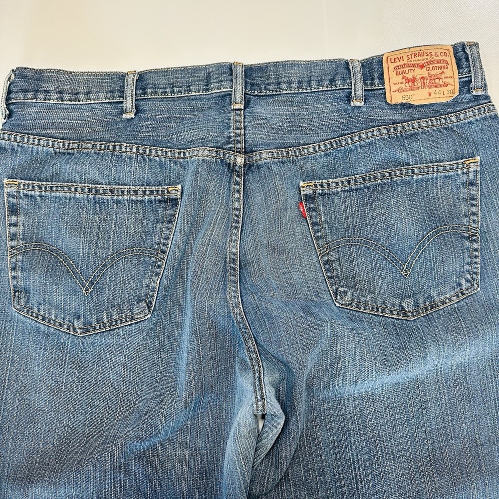 Levi's 550 Relaxed Fit Jeans Men's 44x30‎ Blue Denim Straight Leg Distressed Hem - Picture 5 of 11